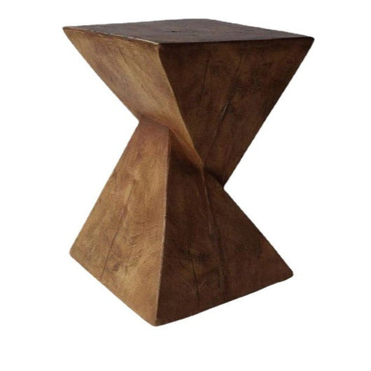طاولة جانبية بتصميم عصري مميز