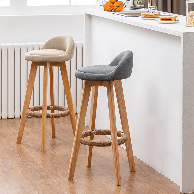 اشتري الان كرسي بار بتصميم بسيط من خشب الزان اونلاين | بيوت