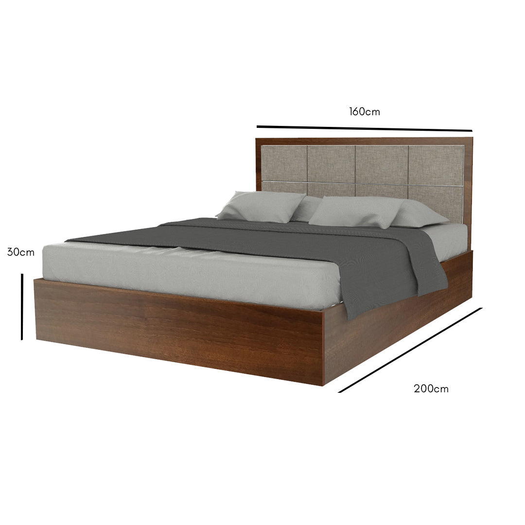 غرفة نوم مكونه من سرير و دولاب و 2 كومودينو و تسريحة خشبي